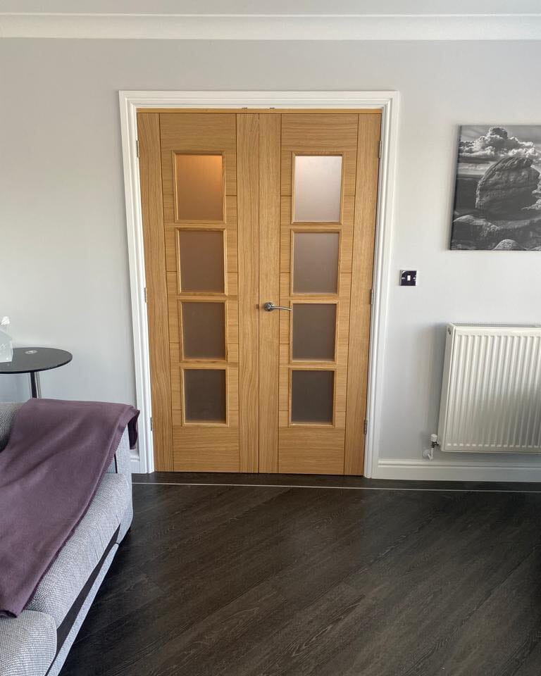 2040 x 626 x 40mm (25") Iseo Oak 4 Light Frosted Glass - Prefinished Internal Doors